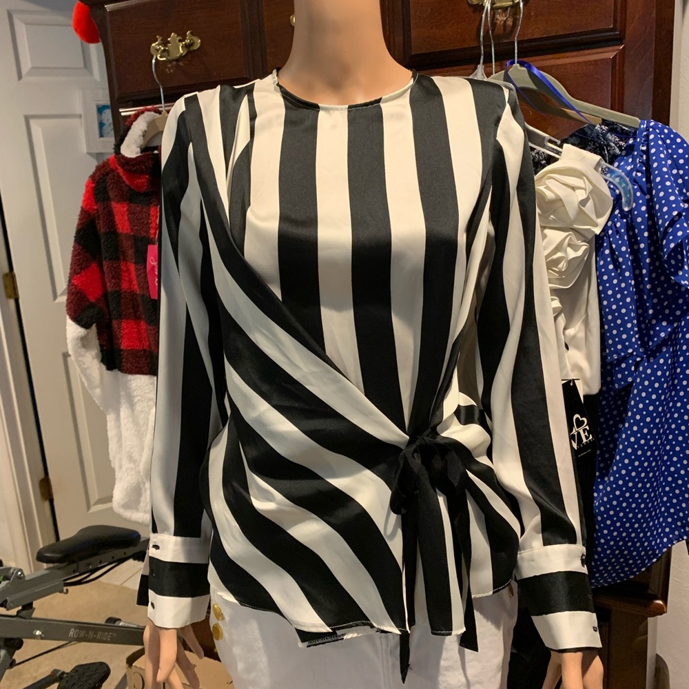 NWT Women’s blouse, long sleeve, tie front